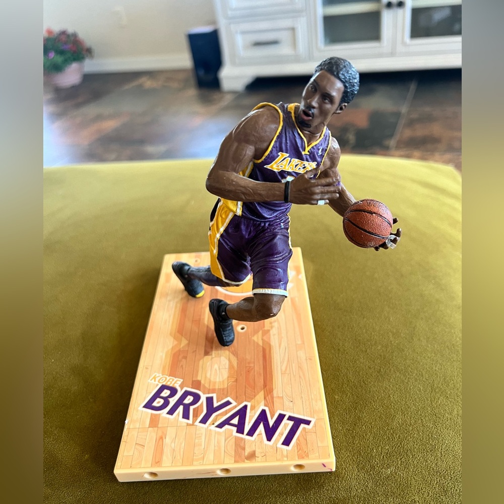 Kobe Bryant- LAKERS